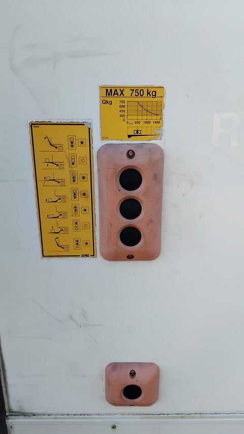 Image 6/12