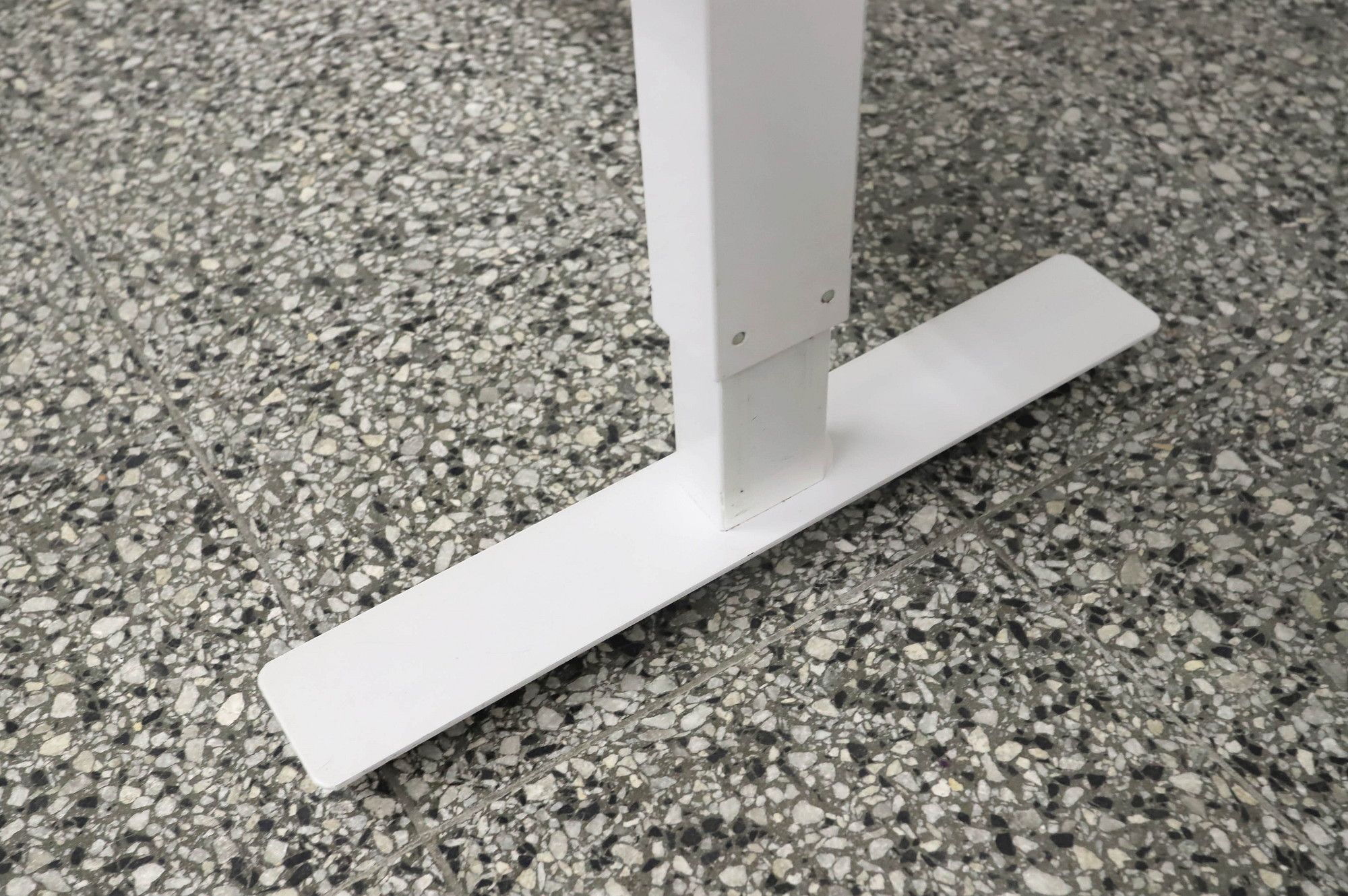 Image 4/8
