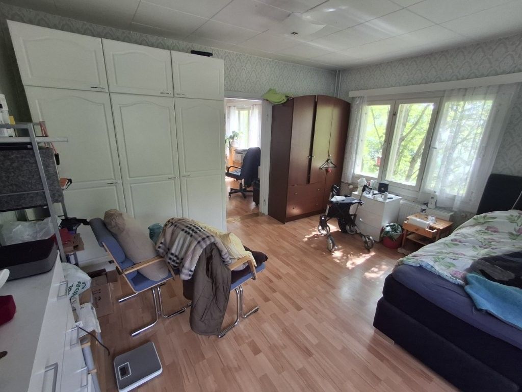 Image 15/85