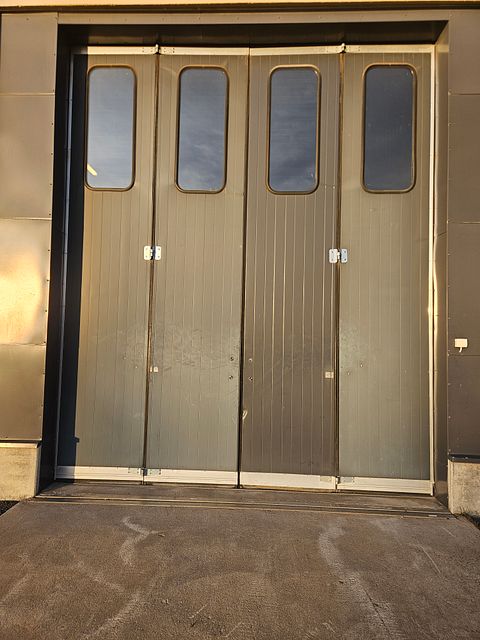 Image 1/6