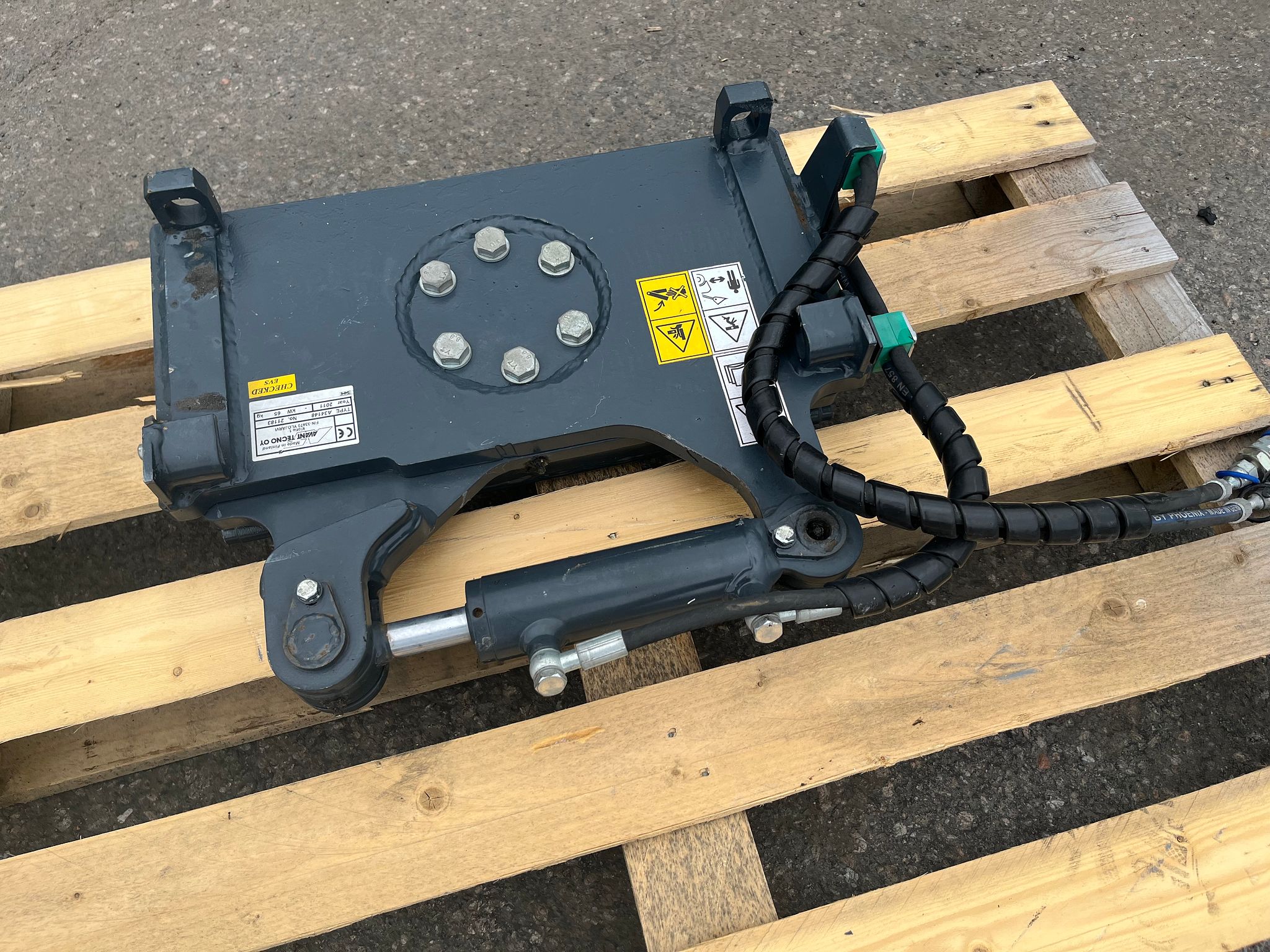 Image 1/4