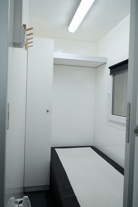 Image 14/17