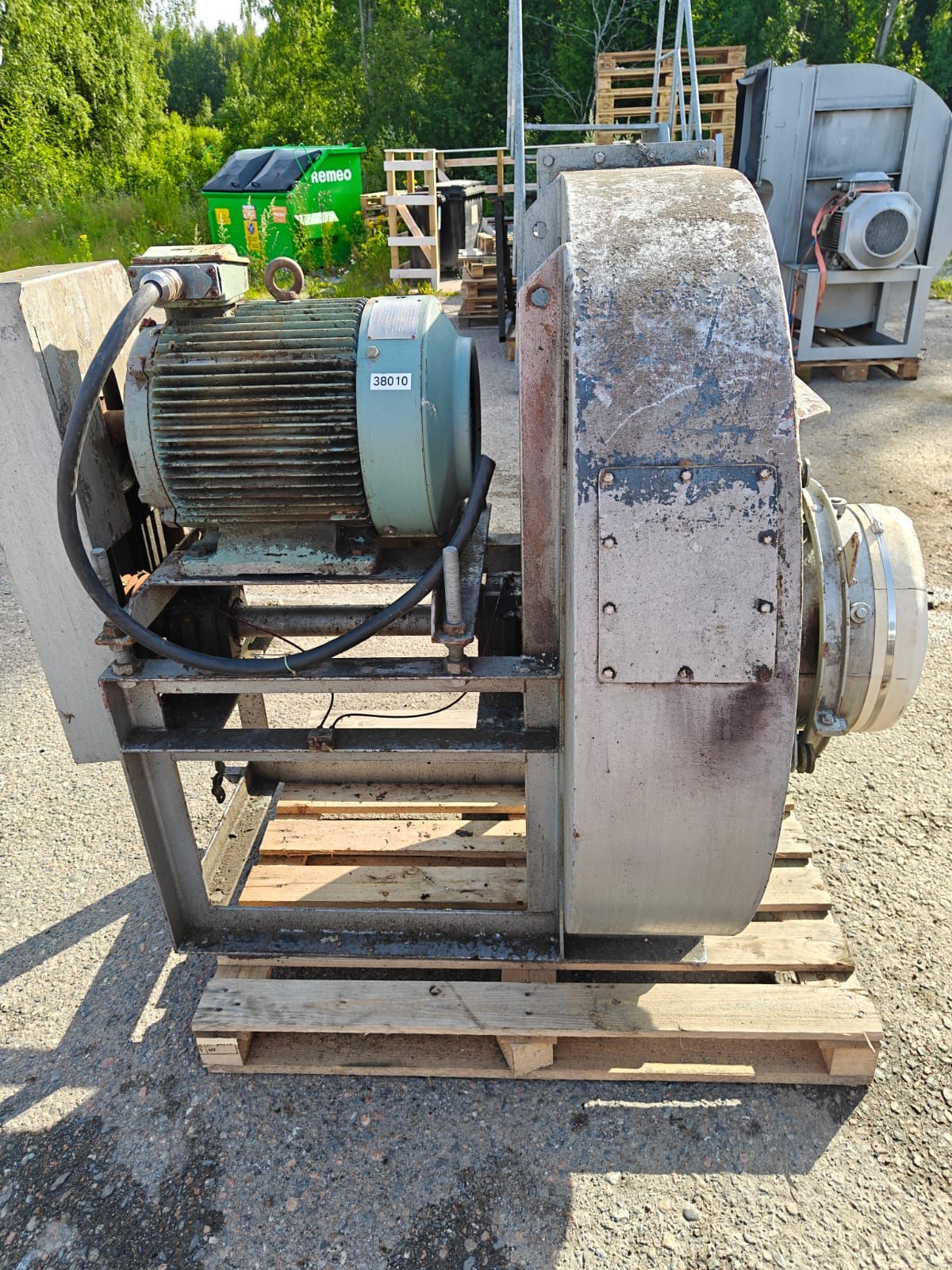 Image 6/8