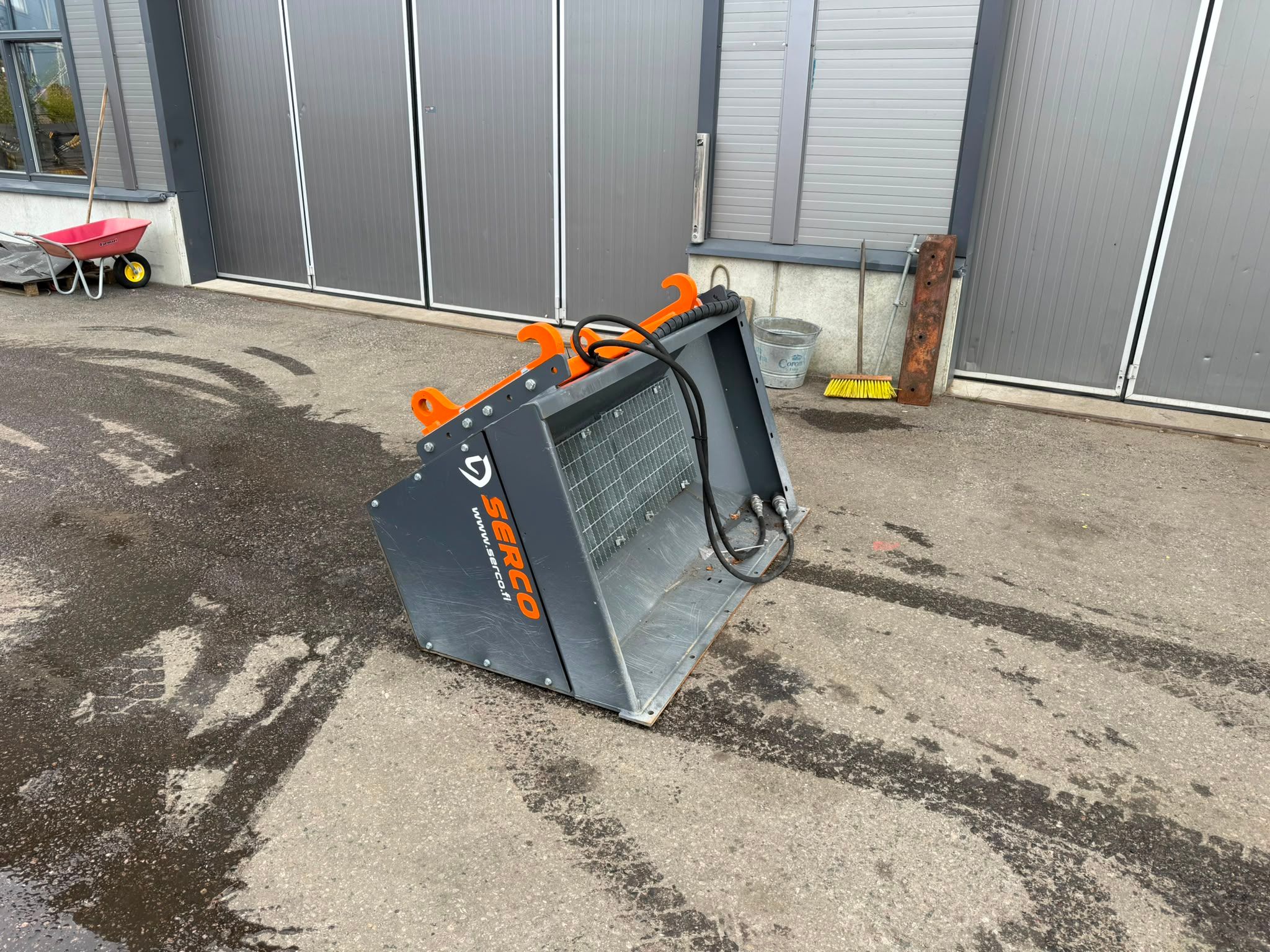 Image 4/6