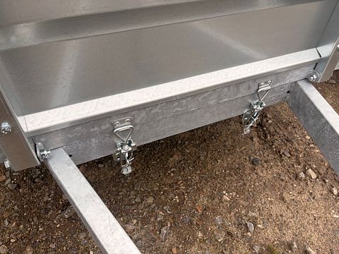 Image 8/9
