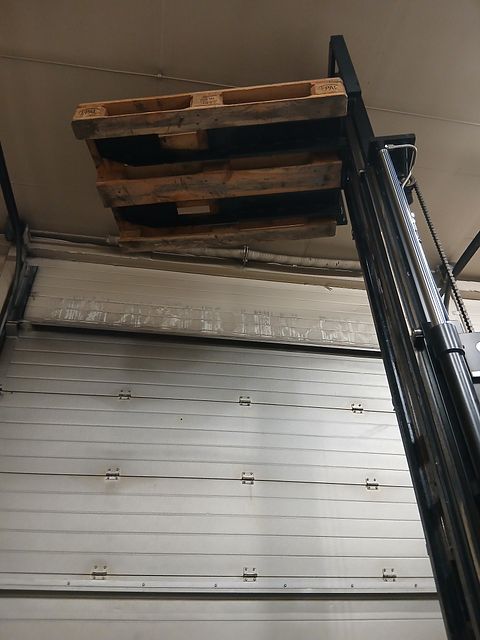 Image 10/17