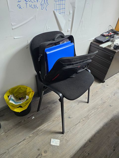 Image 6/8