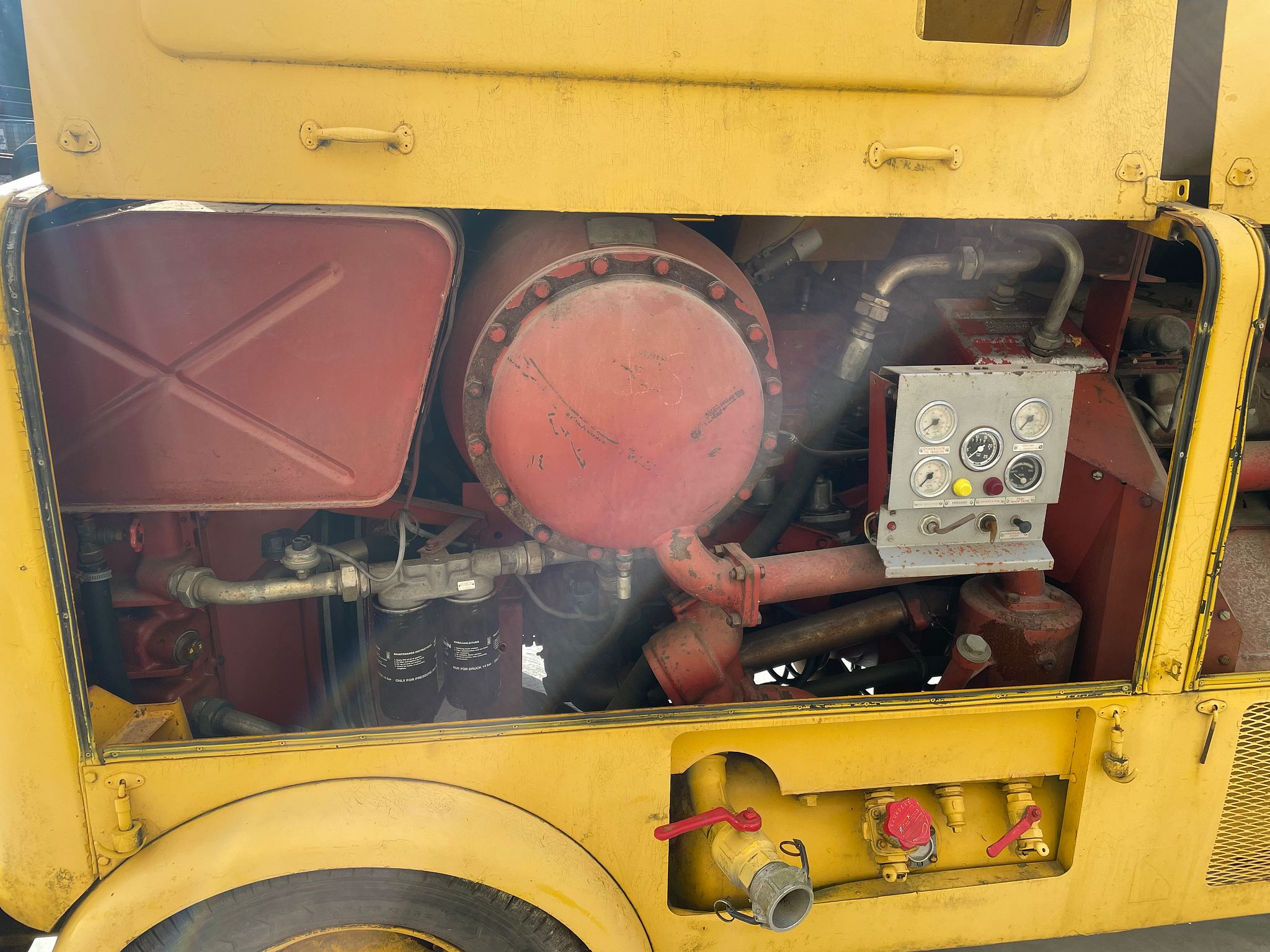 Image 4/10