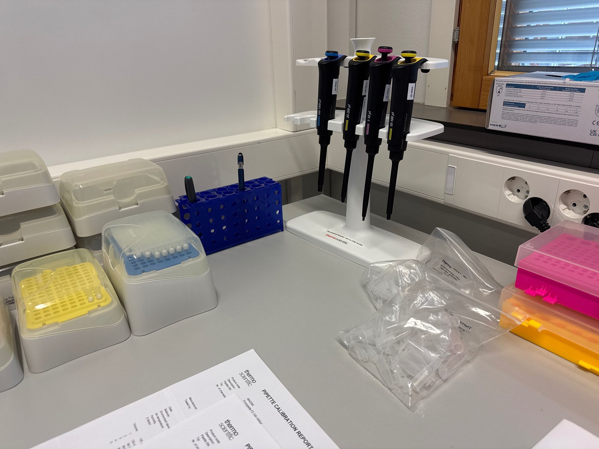 Image 1/8