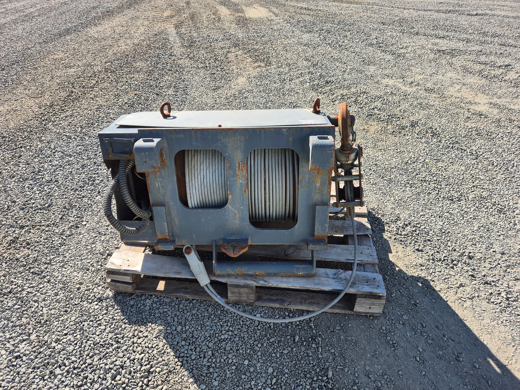 Image 2/4