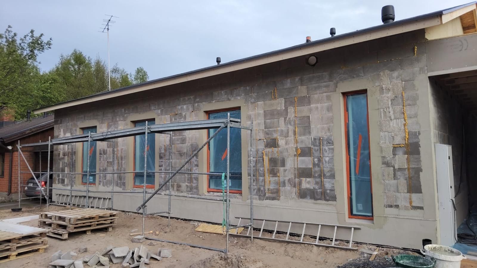 Image 2/4