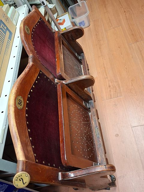 Image 7/10