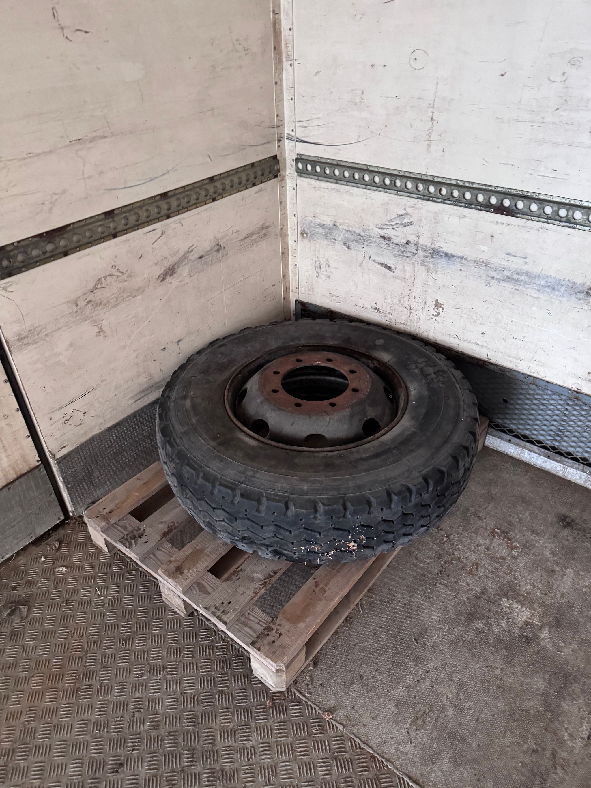Image 7/10