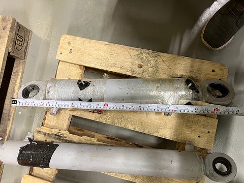 Image 2/4