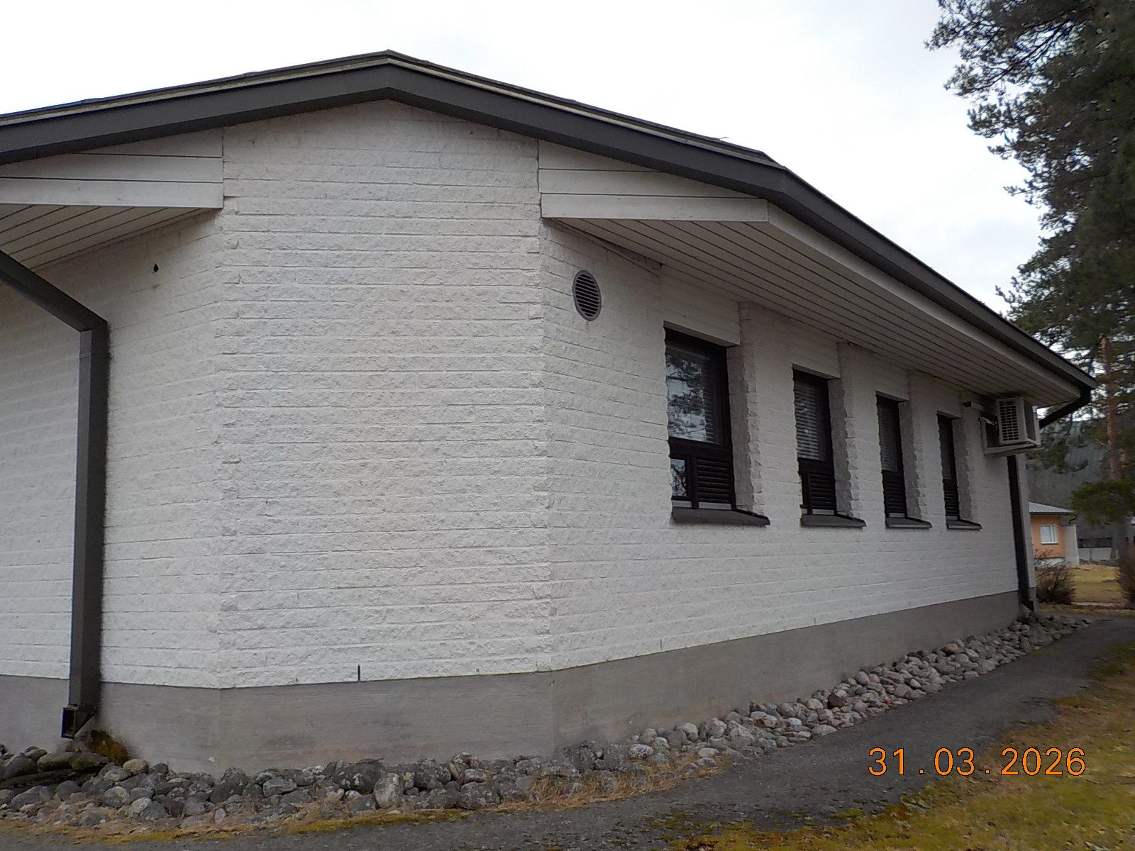 Image 8/8
