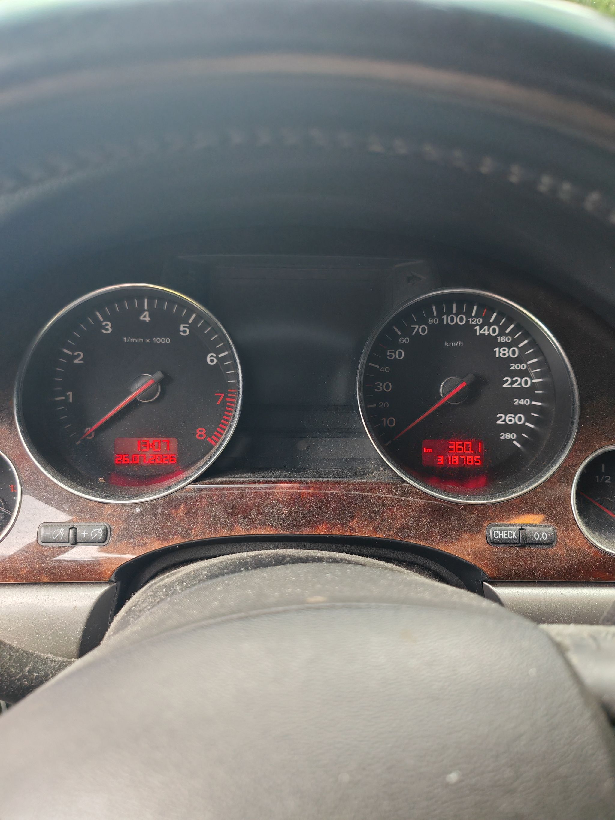Image 8/10