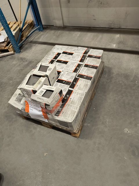 Image 2/4