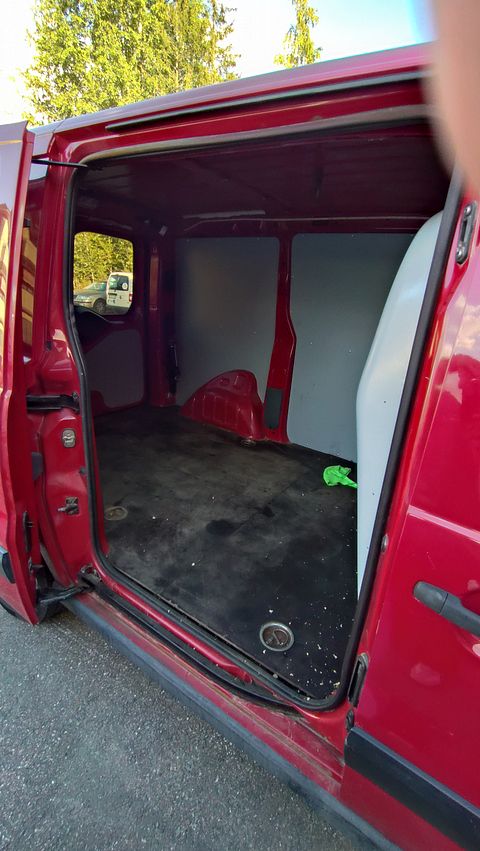 Image 8/12