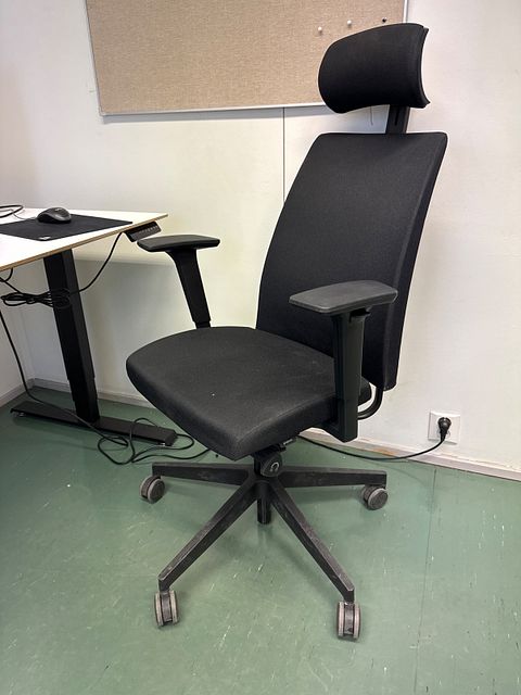 Image 11/16