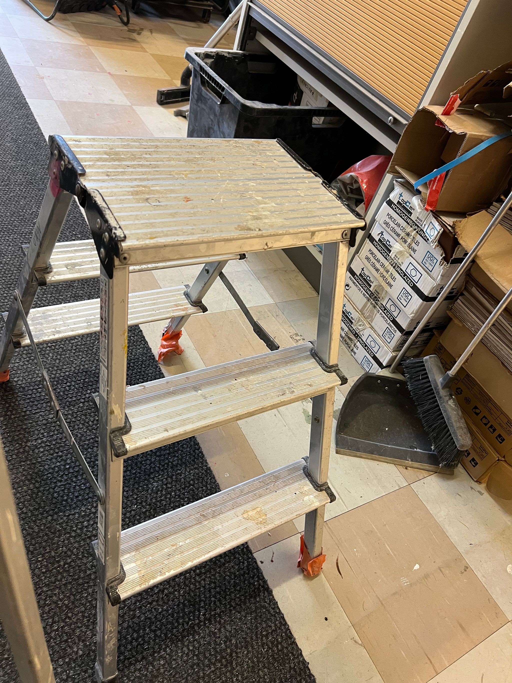 Image 6/9
