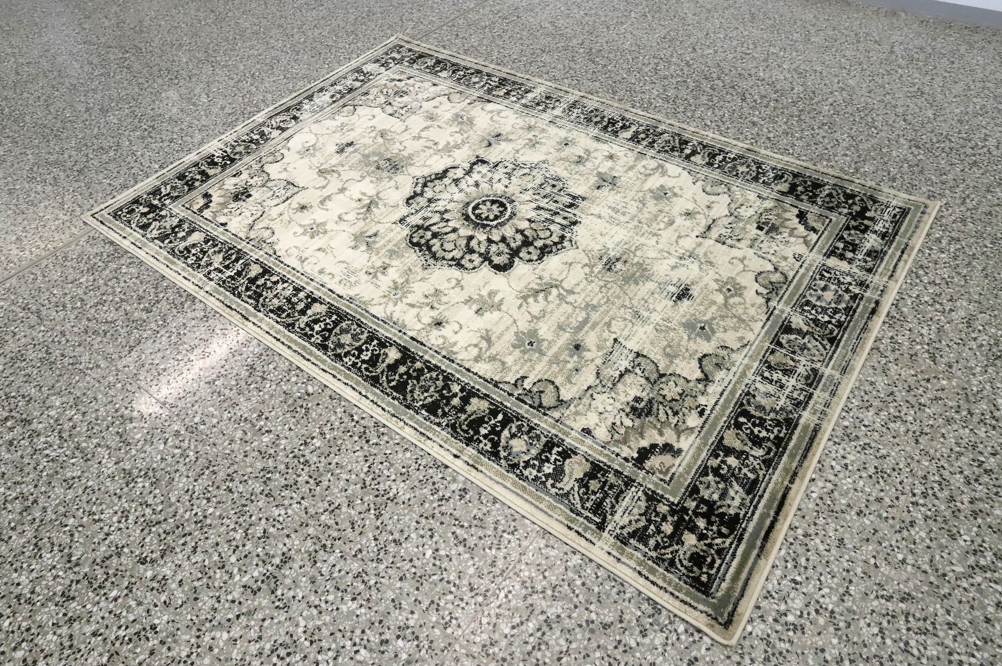 Image 2/6