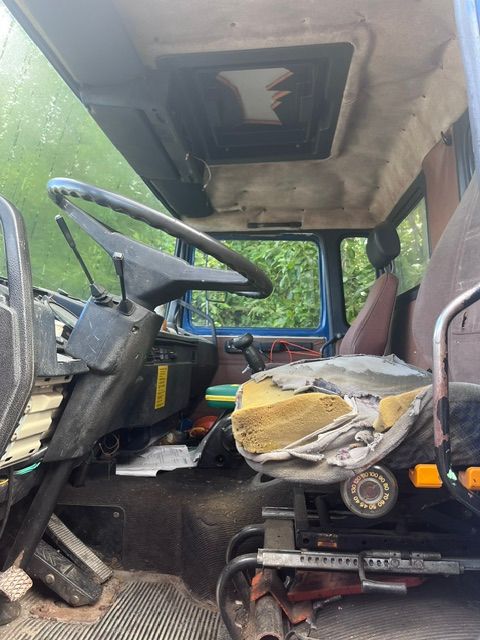 Image 6/10