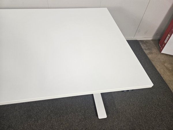 Image 8/9