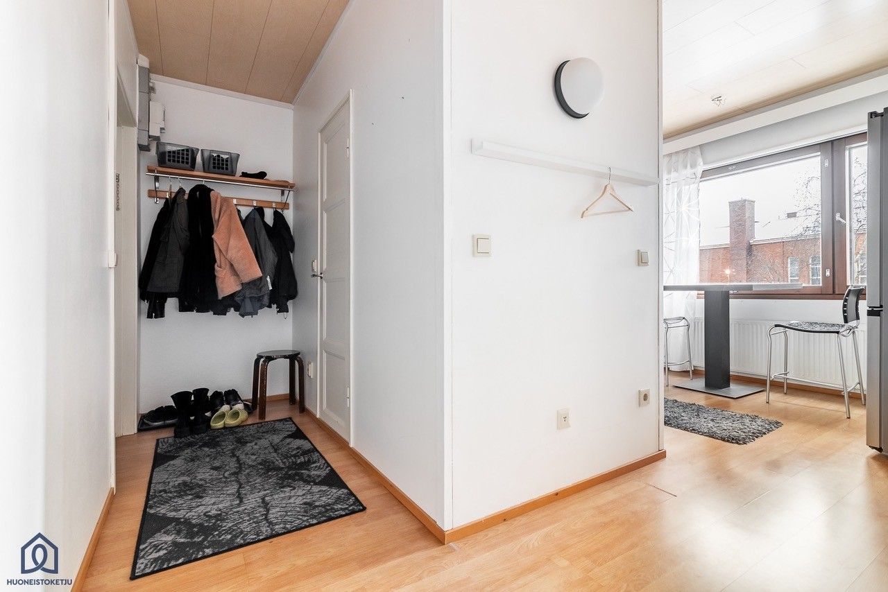 Image 7/9
