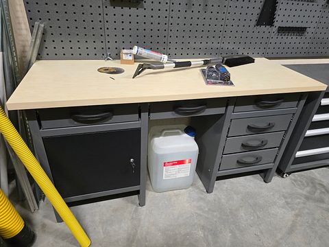 Image 2/15