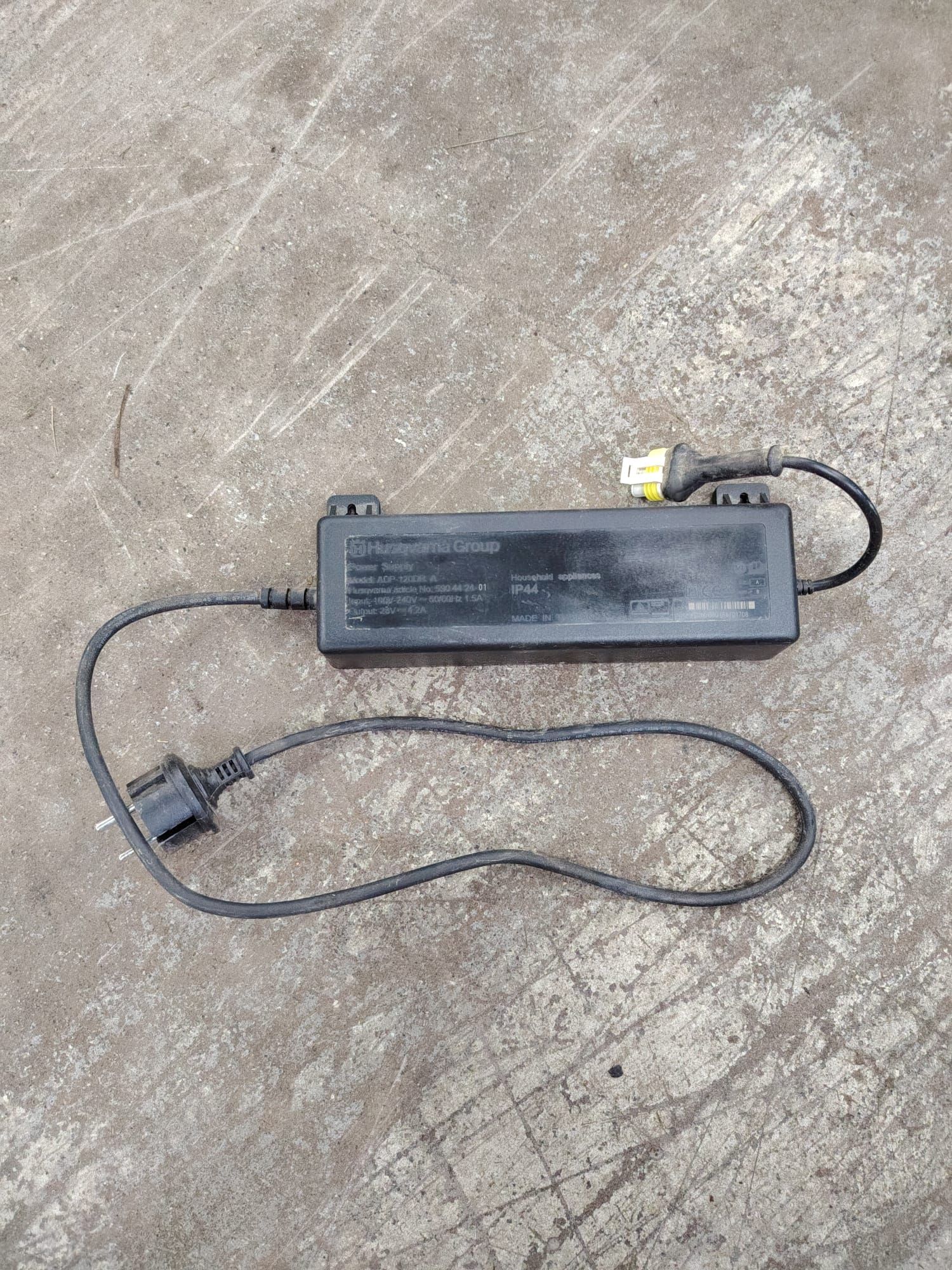 Image 2/4