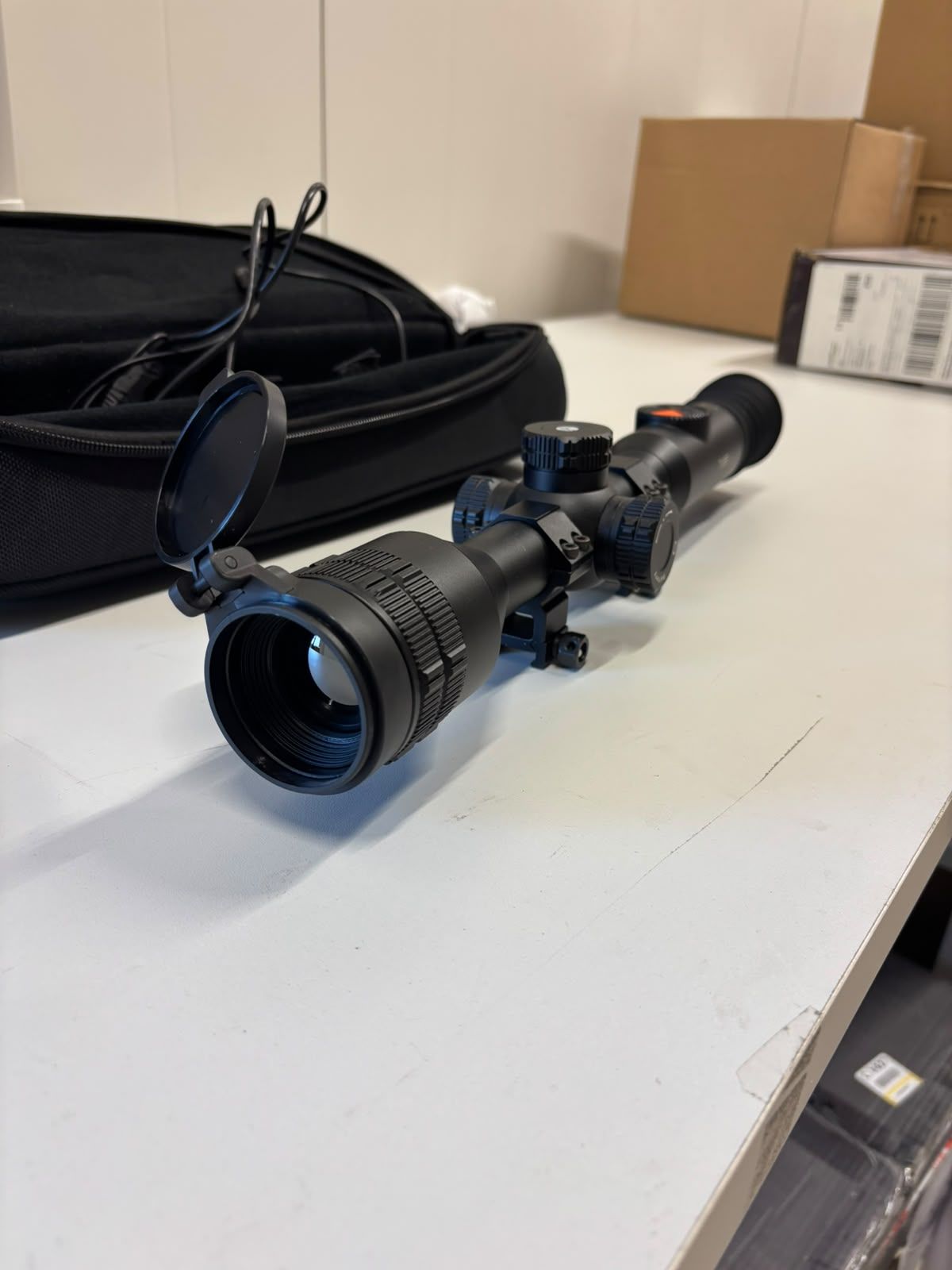 Image 1/8