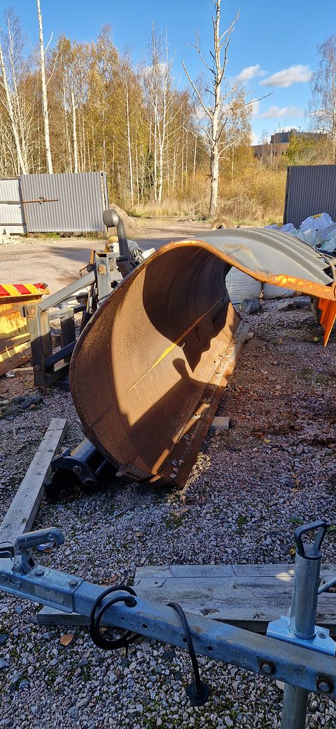 Image 2/6