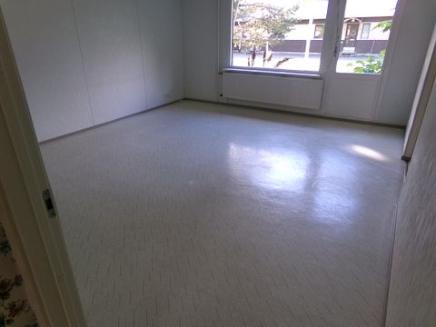 Image 3/9