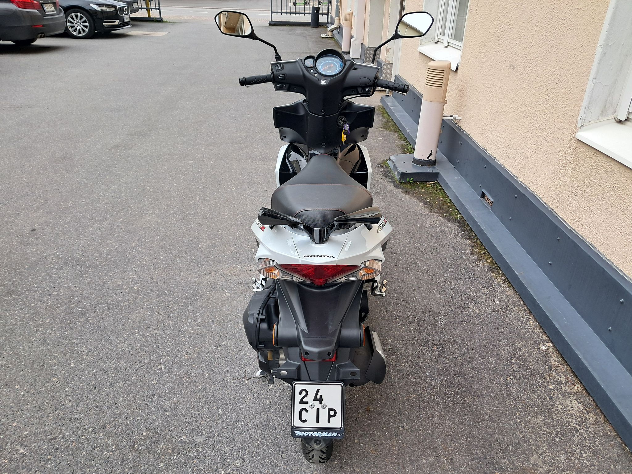 Image 4/9