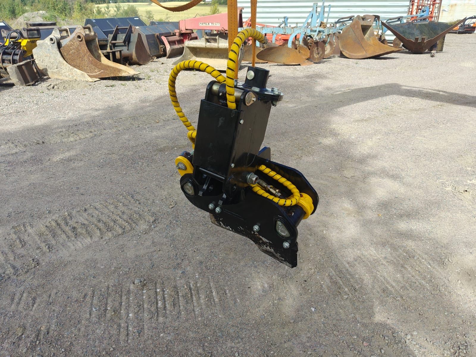Image 2/8