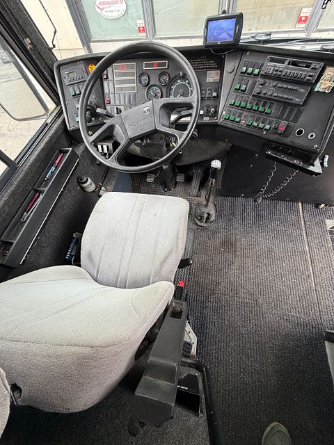 Image 11/19