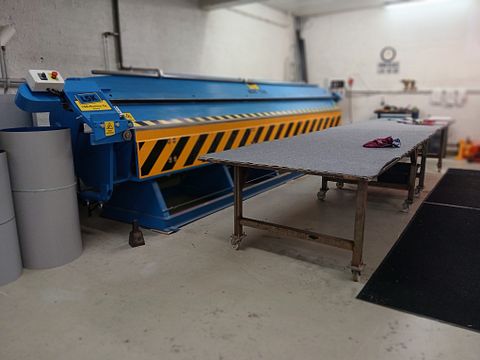 Image 1/19