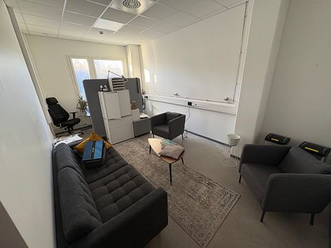 Image 1/37
