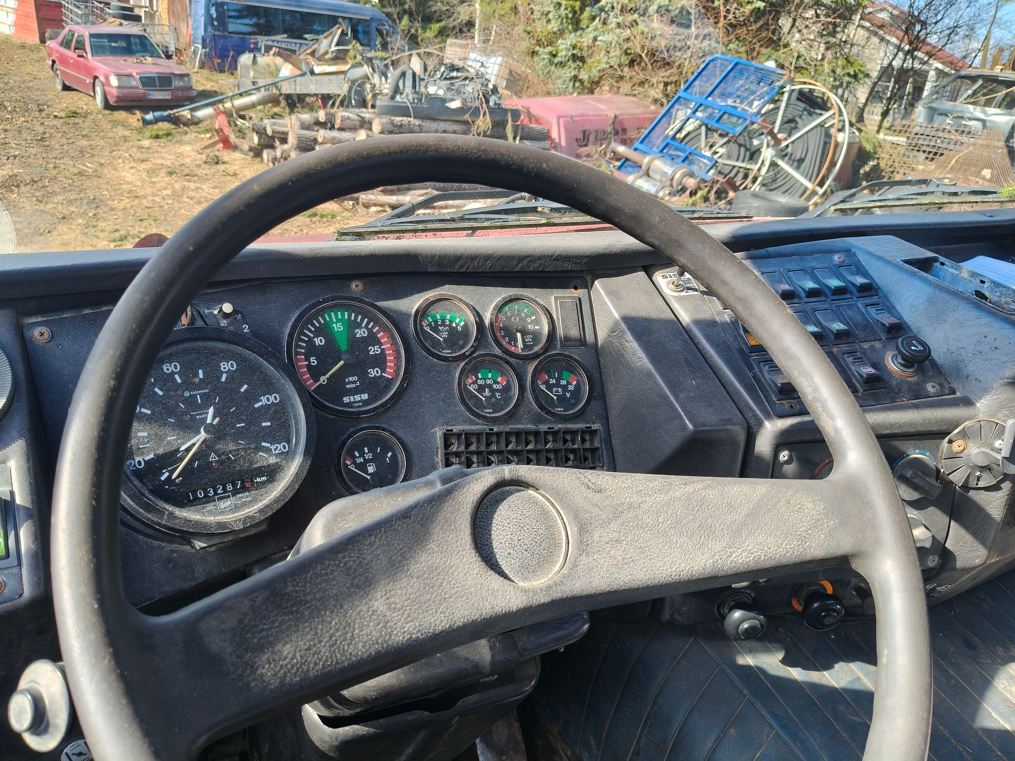 Image 10/12