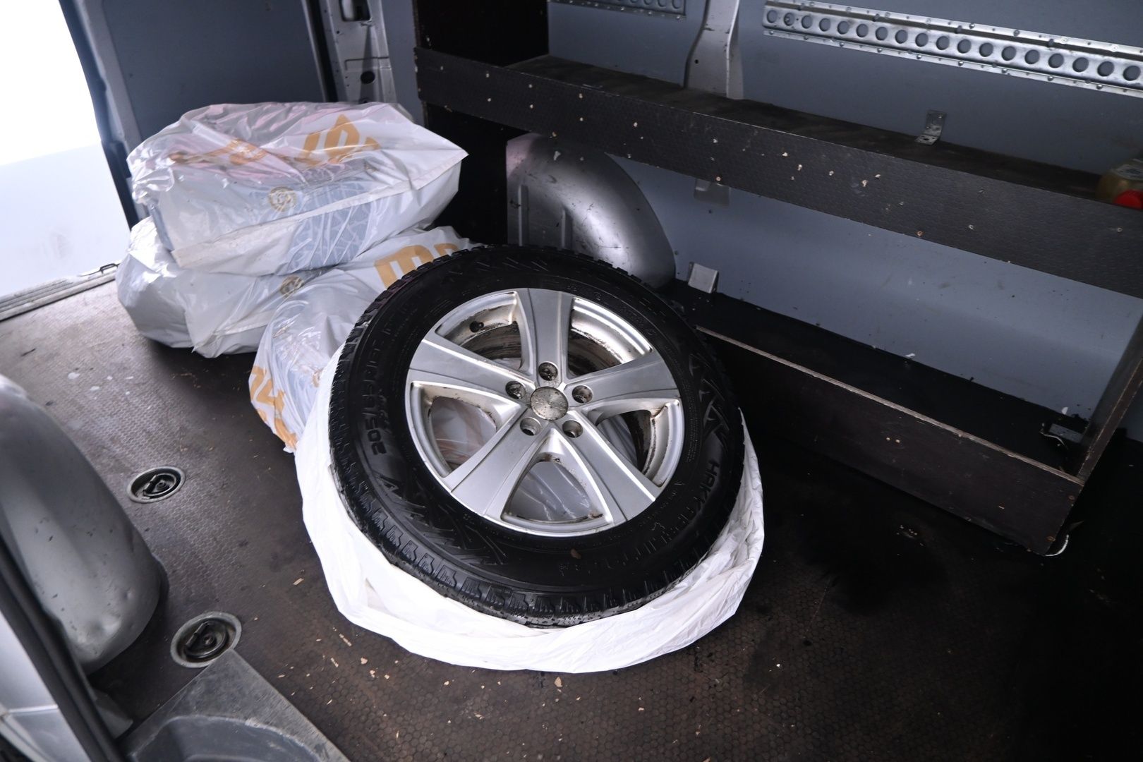 Image 11/39