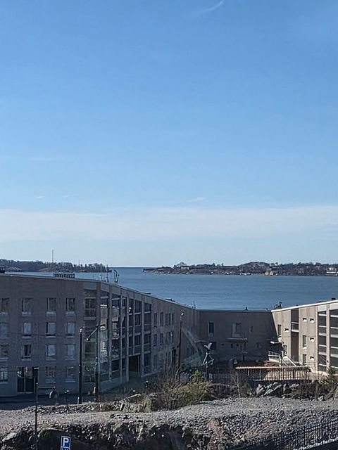 Image 6/10