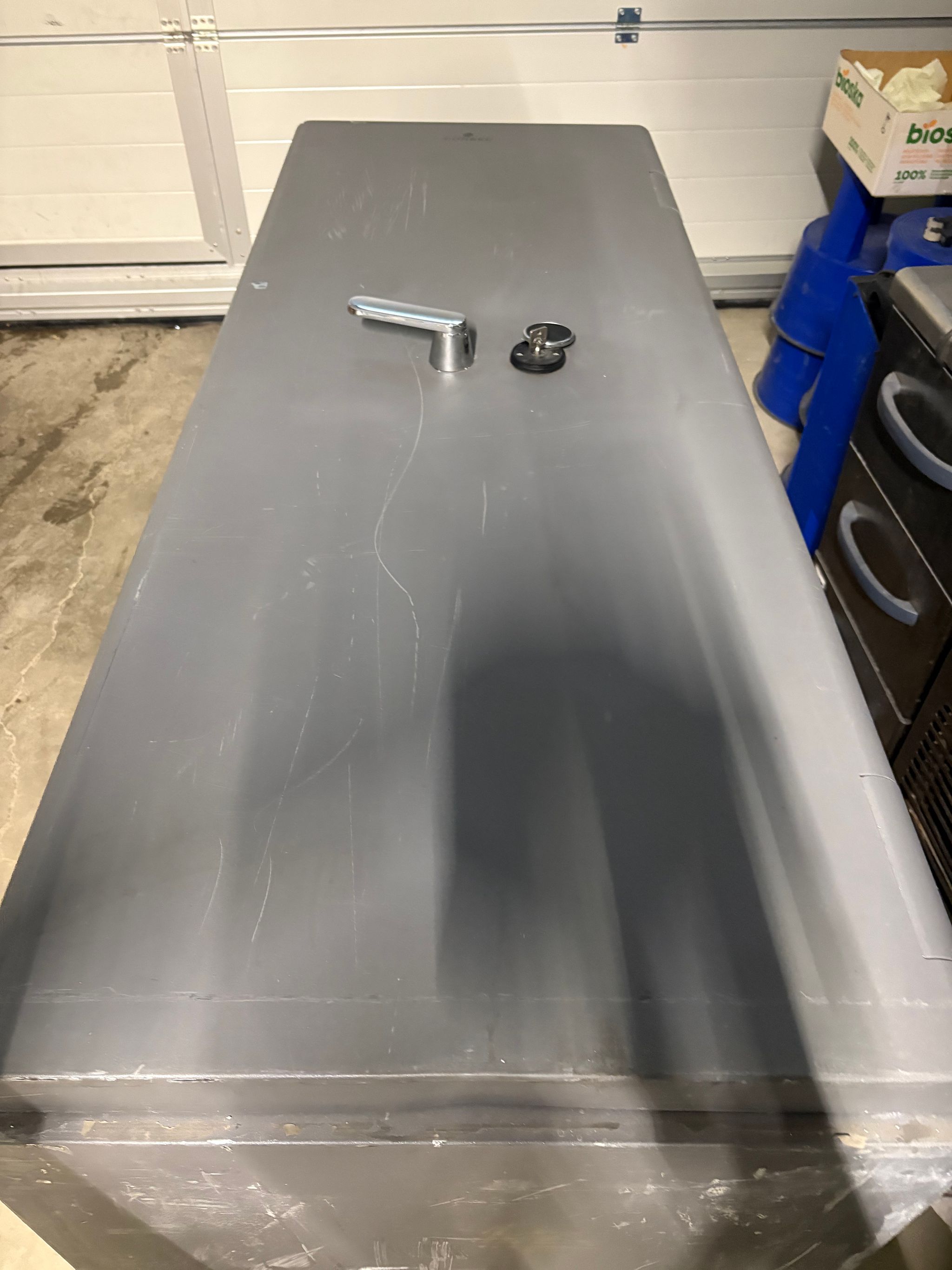 Image 3/8