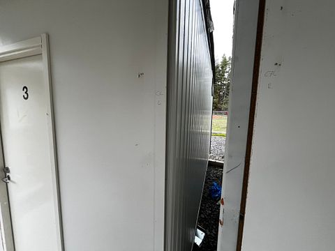 Image 6/12