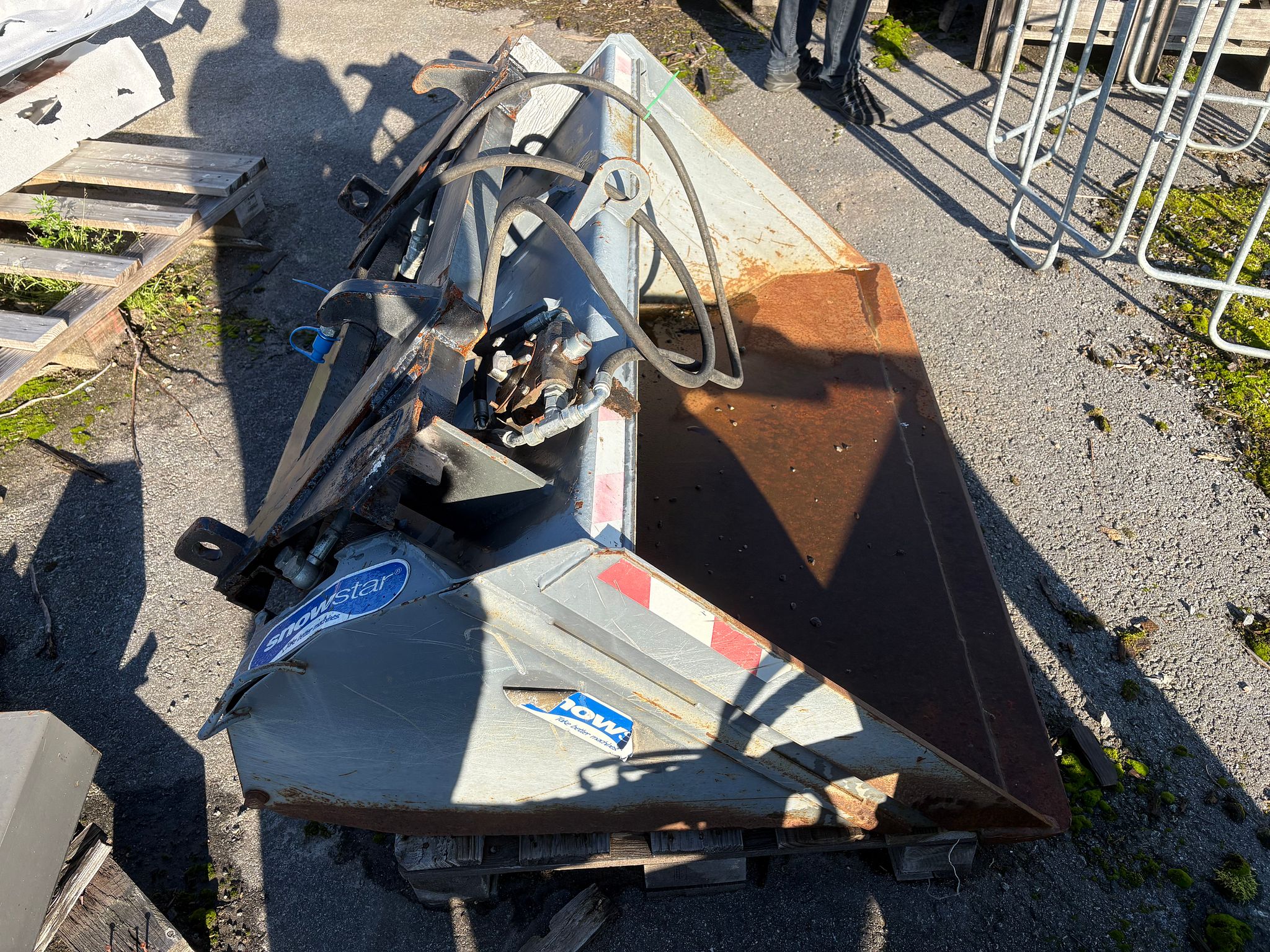 Image 4/6
