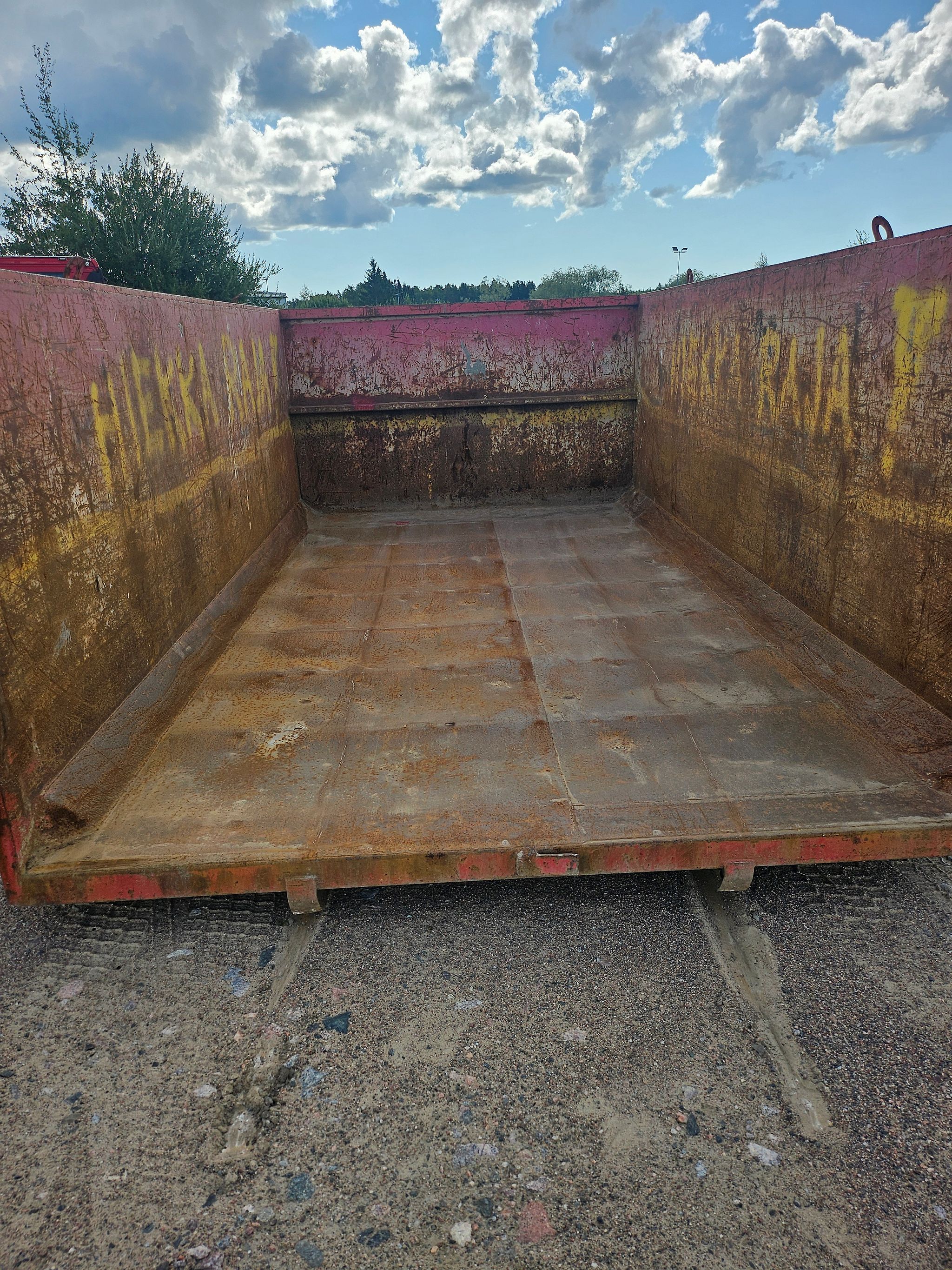 Image 8/16