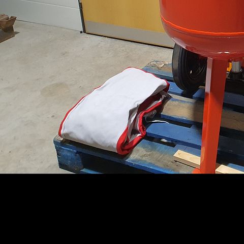 Image 4/4
