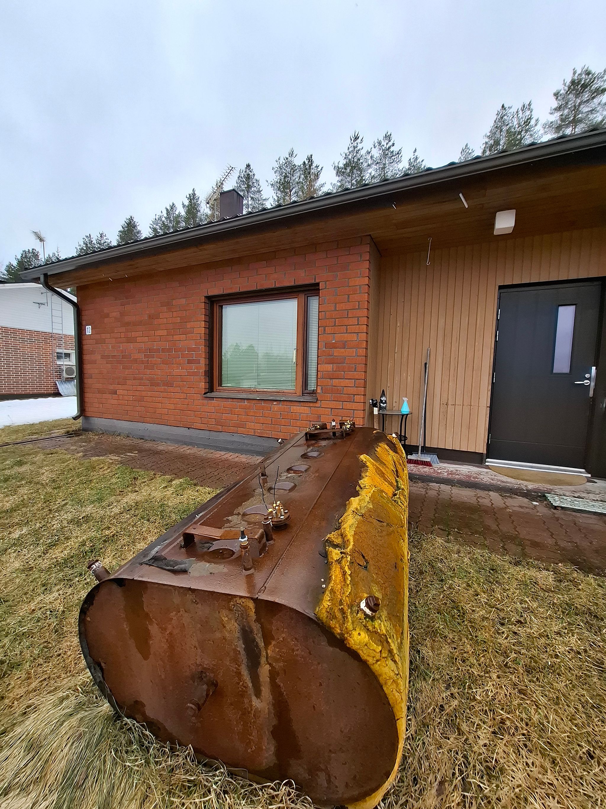 Image 2/46