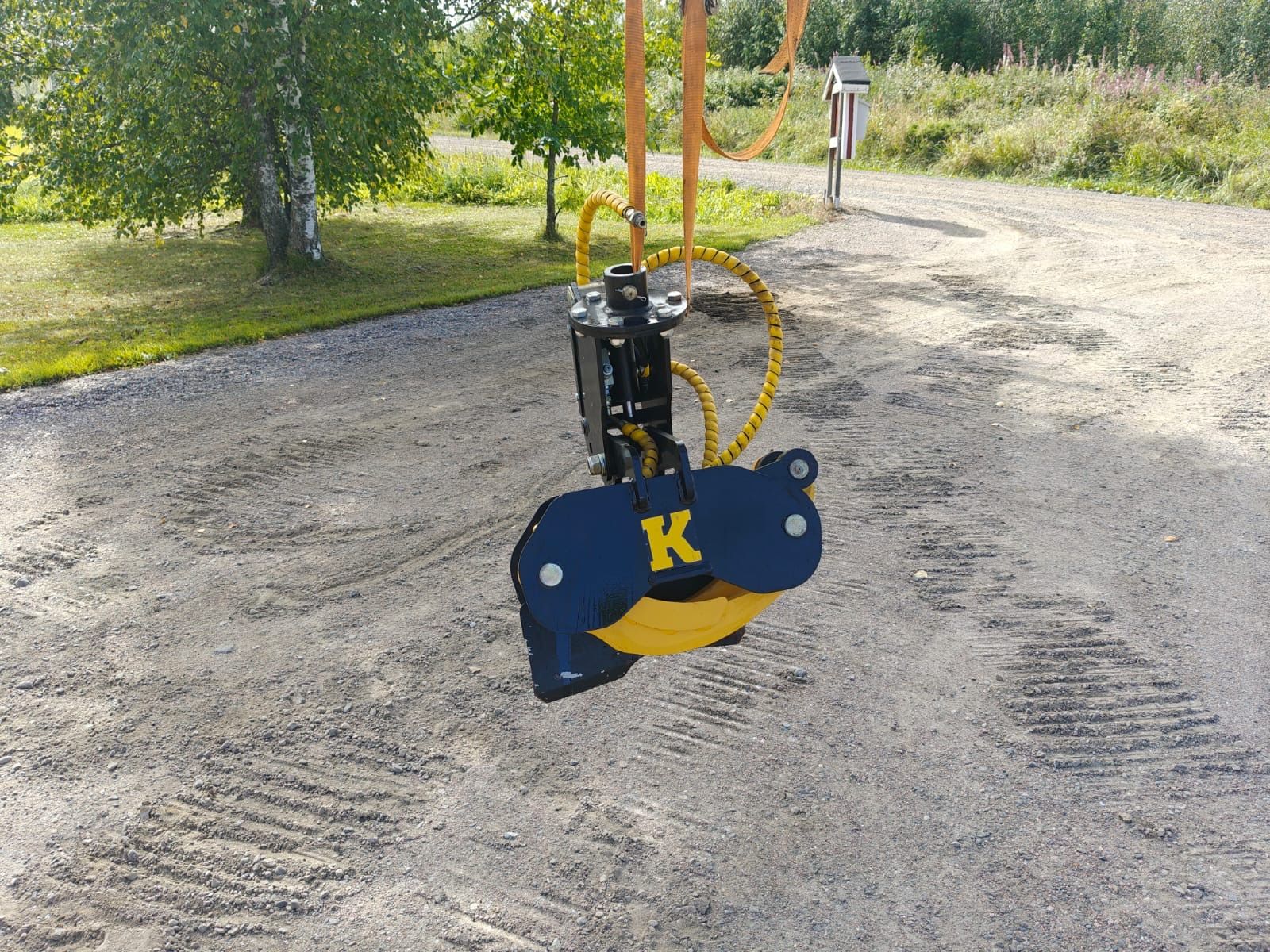 Image 1/8