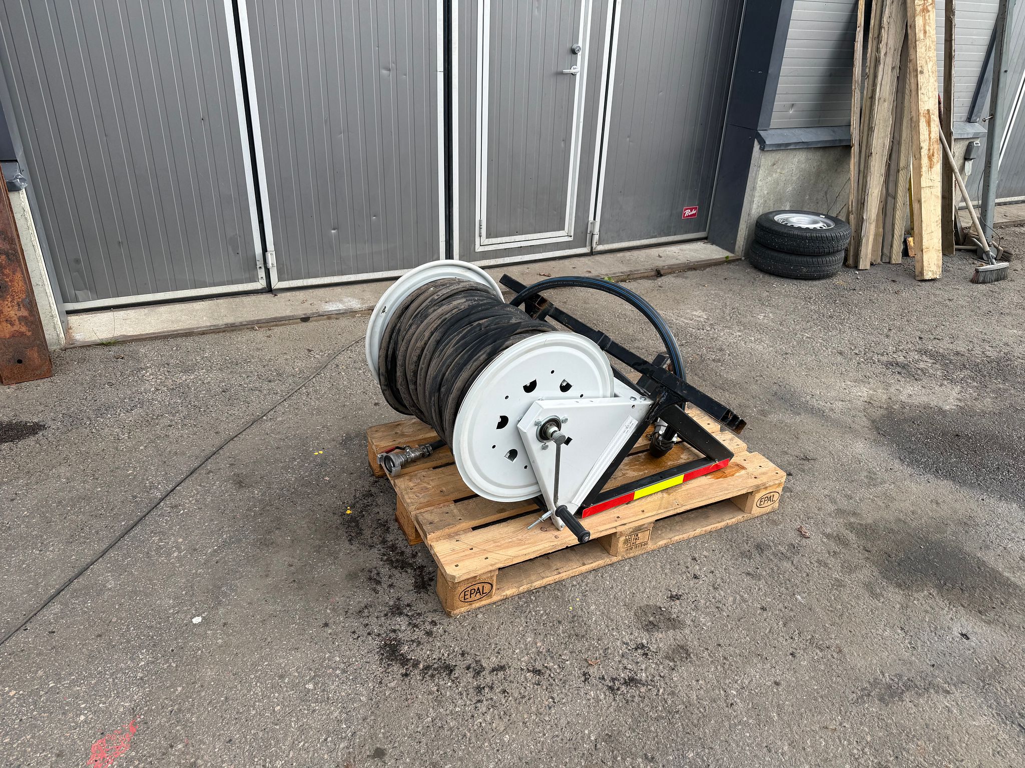 Image 3/4