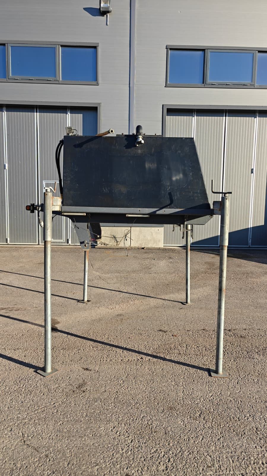 Image 1/4